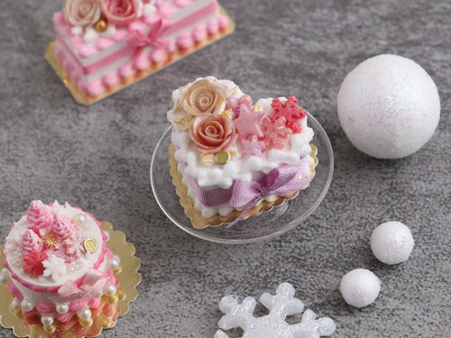 Heartshaped Christmas / Winter Cake with Roses - OOAK - Handmade Miniature Food