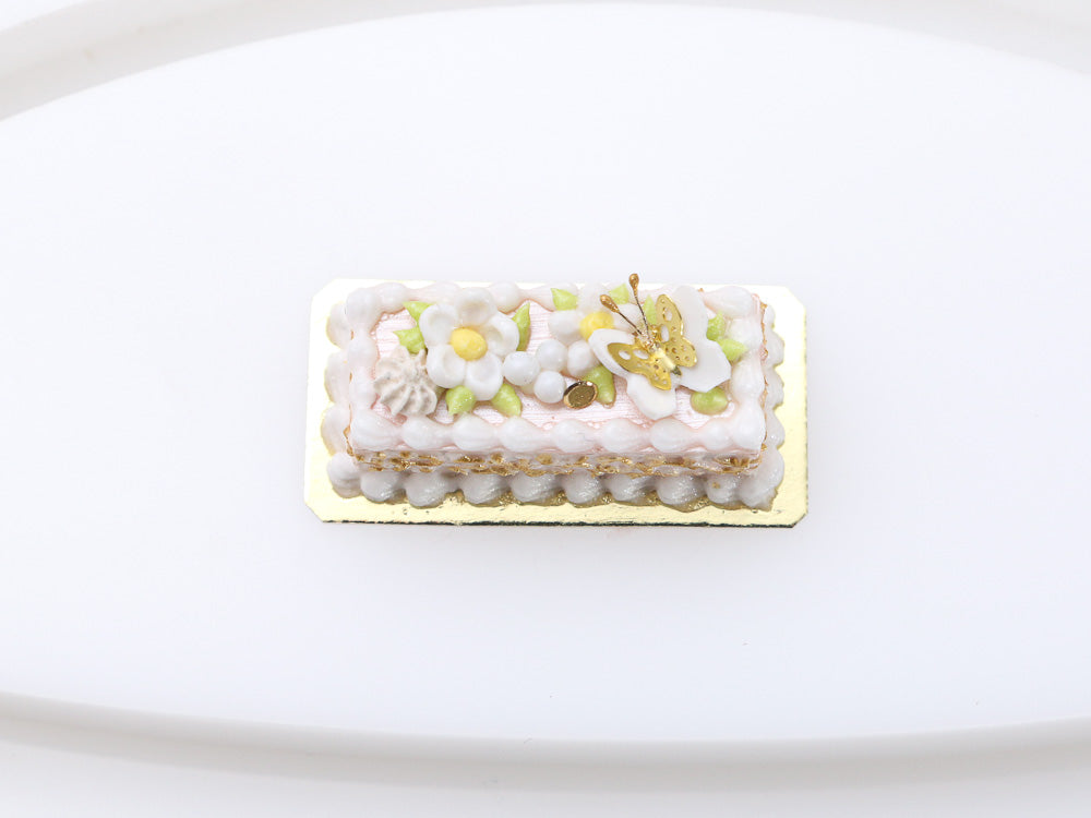 Pistachio and gold butterfly cake  Butterfly wedding cake, Gold butterfly  cake, Butterfly cakes