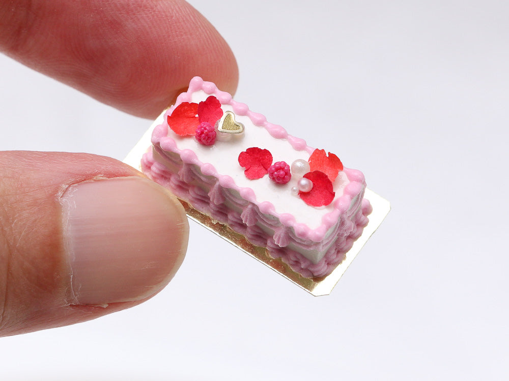 Marie-Antoinette Rectangular Cake | Red Rose Petals | Miniature