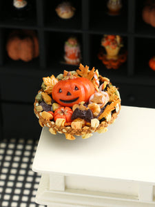 Happy Jack Pumpkin Halloween Hamper - 1:12 Scale Miniature Decoration for Dollhouses
