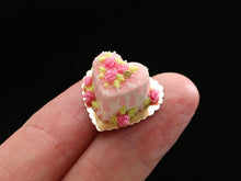 Load image into Gallery viewer, Heartshaped Drip Cake with Pink Roses - Handmade Miniature Food