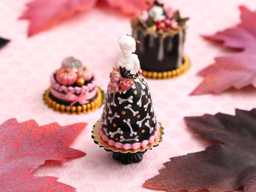 French Marquise Cake in Black and Pink For Halloween - Isabelle - Handmade Miniature Food