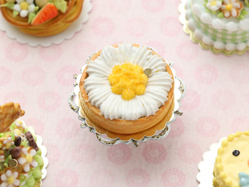 Spring Daisy Cream Tart - Miniature Food in 12th Scale for Dollhouse