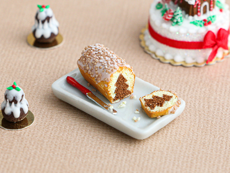 Hidden Christmas Tree Cake (Chocolate) - Miniature Food
