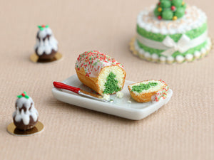 Hidden Christmas Tree Cake (Green) - Miniature Food