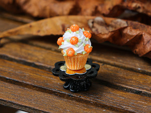 Autumn Showstopper Cupcake, Frosting and Baby Pumpkins (D)