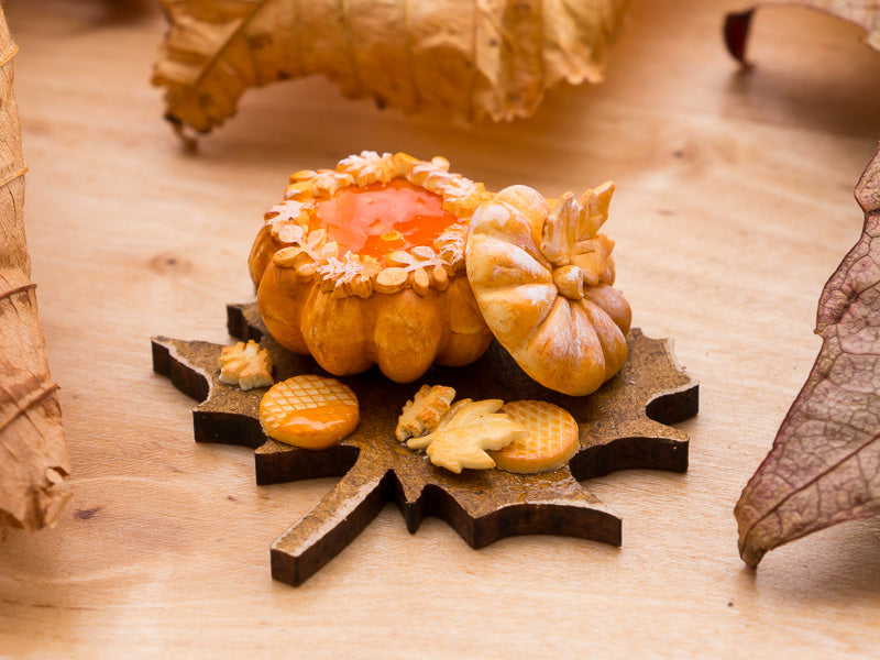 Autumn Pumpkin-Shaped Brioche on Leaf-Shaped Board | Miniature Food
