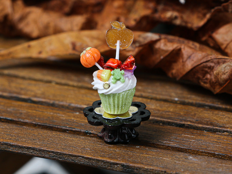 Autumn Showstopper Cupcake, Pumpkin and Caramel Apple Lollipops (J)