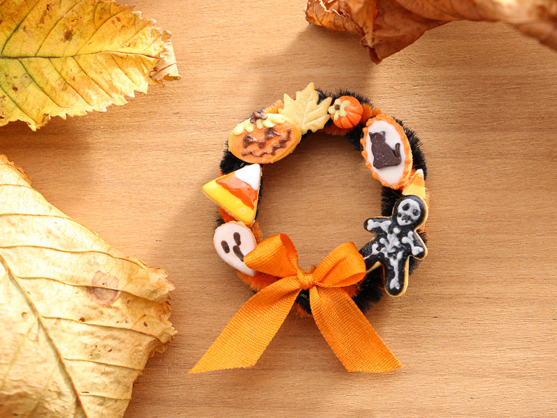 Miniature Decorative Autumn Wreath (B) - Halloween Cookies and Candy Corn