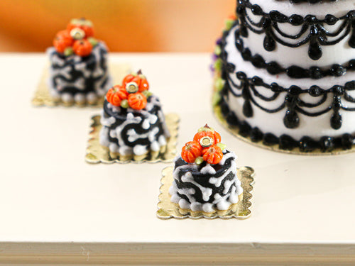 Bone and Pumpkin Genoise Cake Individual Pastry for Autumn Halloween - Miniature Food