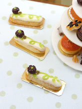 Load image into Gallery viewer, Pumpkin Patch Eclair - 12th Scale French Miniature Food