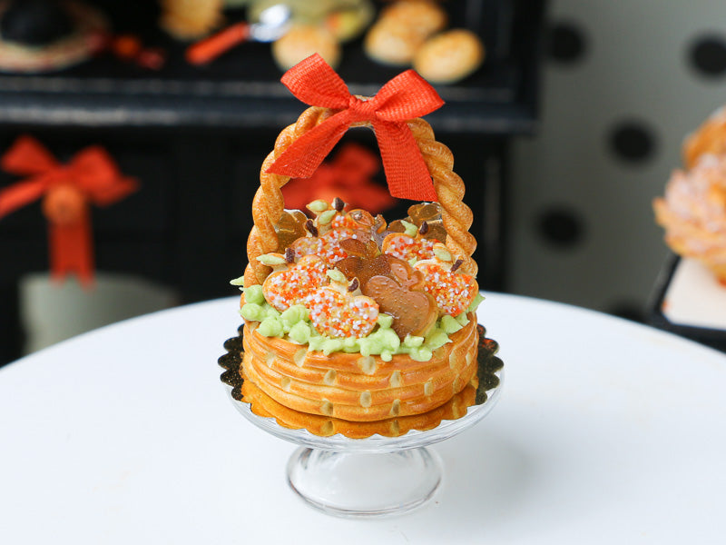 Autumn Basket Cake Filled with Apple-Shaped Cookies and Caramel Treats