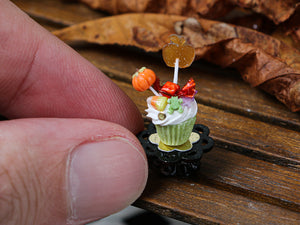 Autumn Showstopper Cupcake, Pumpkin and Caramel Apple Lollipops (J)