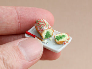 Hidden Christmas Tree Cake (Green) - Miniature Food