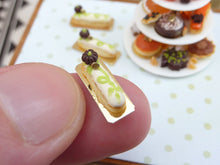 Load image into Gallery viewer, Pumpkin Patch Eclair - 12th Scale French Miniature Food