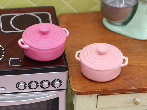 Dollhouse Miniature Cooking Pan / Casserole Dish / Oven Dish in Light or Dark Pink