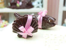 Load image into Gallery viewer, French Easter Chocolates Fish, Scallop Shell (Coquille St Jacques, Poisson) - Pink Ribbon