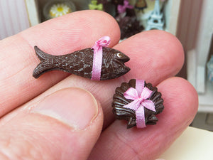 French Easter Chocolates Fish, Scallop Shell (Coquille St Jacques, Poisson) - Pink Ribbon