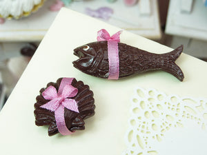 French Easter Chocolates Fish, Scallop Shell (Coquille St Jacques, Poisson) - Pink Ribbon