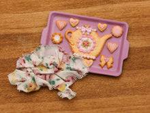 Load image into Gallery viewer, Cute cookies display (teapot, hearts, bow…) with tea cloth  – Miniature Food