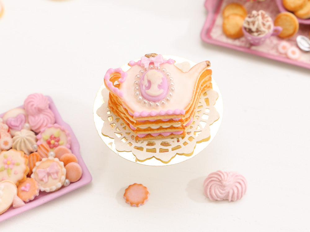 Teapot-shaped Sablé Cookie with Pink & White Cameo Decoration - Miniature Food