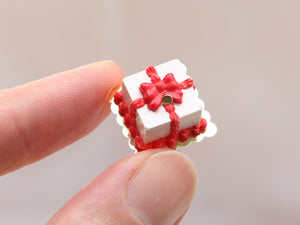 Wrapped Christmas Gift Cake - 12th Scale Dollhouse Miniature Food