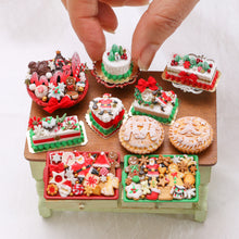 Load image into Gallery viewer, Christmas Pie with Christmas Tree and Stars Decoration - Miniature Food
