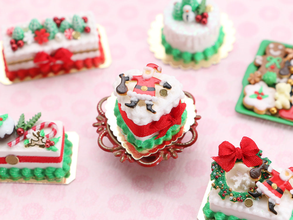 Heart-Shaped Christmas Cake with Santa - 12th Scale Dollhouse Miniature Food