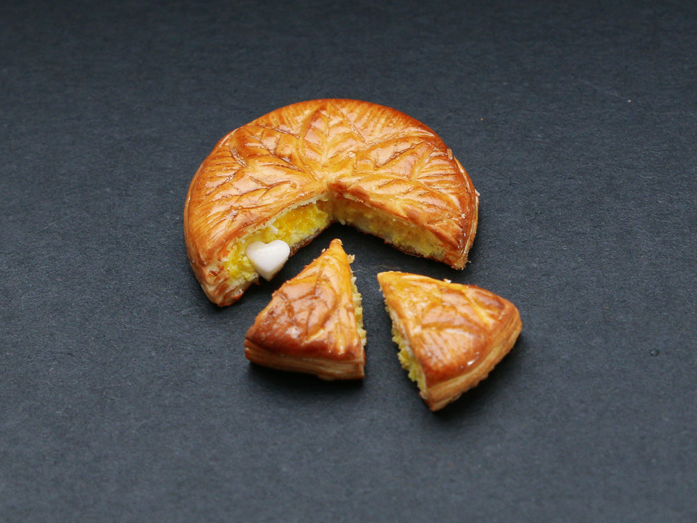 Galette des Rois, Cut with Heart-Shaped Fève and 2 Slices - French Epiphany Pastry (N) - 12th Scale Miniature Food