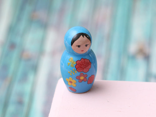 Blue Russian Doll / Matryoshka Fève - 12th Scale Dollhouse Miniature Ornament