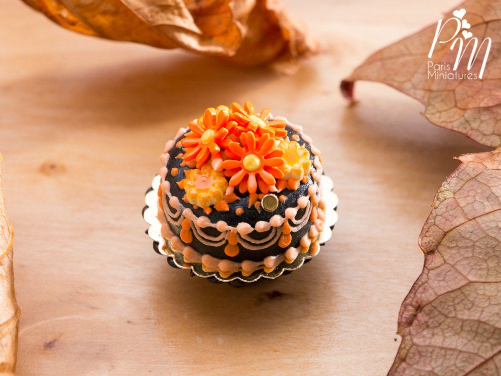 Black Autumn Cake with Marguerite Flowers, Jam Cookies - Miniature Food