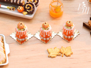 Individual Autumn/Halloween "Drip Cake" Decorated with Pumpkin - Miniature Food