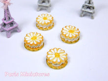 Load image into Gallery viewer, French Sablé Chantilly Marguerite - Cream-Filled Daisy Cookie – Handmade Miniature Food