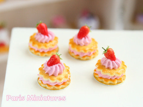 French Sablé Chantilly Fraises - Strawberry and Cream Shortbreads Miniature Food