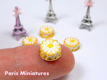 Load image into Gallery viewer, French Sablé Chantilly Marguerite - Cream-Filled Daisy Cookie – Handmade Miniature Food
