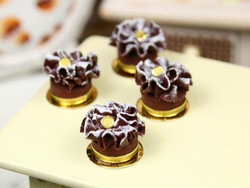 Feuille d'Automne - French Chocolate Ruffle Cake - Small Version - Miniature Food