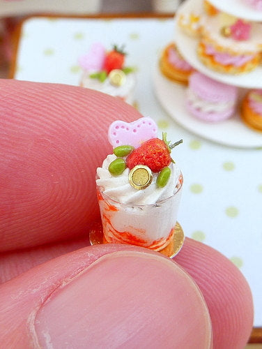 Strawberry Sundae - Miniature Food in 12th Scale – Paris Miniatures