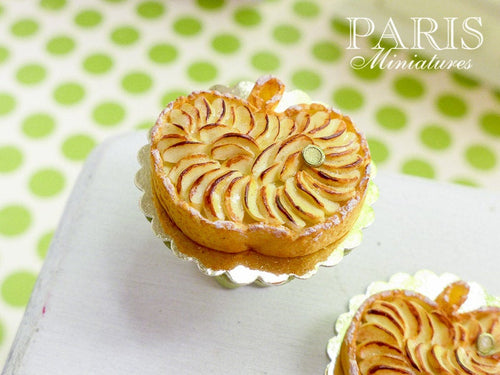 Tarte aux pommes - Apple tart in shape of an apple - Miniature Food in 12th Scale
